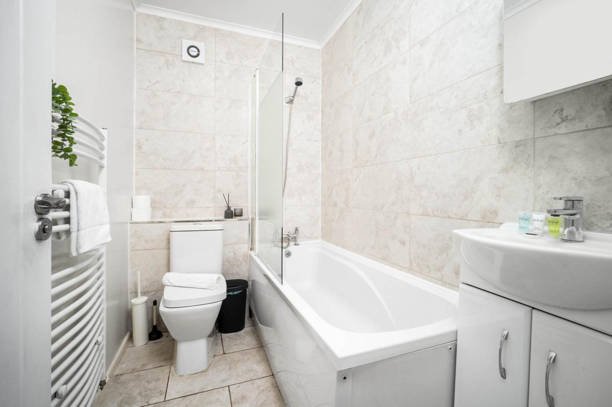 Three Bedroom House - Parking & Garden - Netflix - Wifi - Great Location - 215R Birmingham Exterior foto